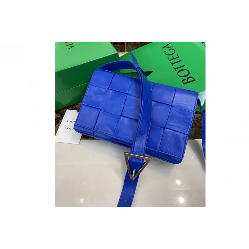 Bottega Veneta 667298 Cassette cross-body bag in Cobalt Intreccio leather  imitazioni borse perfette ,Replica, falso